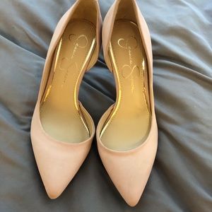 Nude-pink matte heels